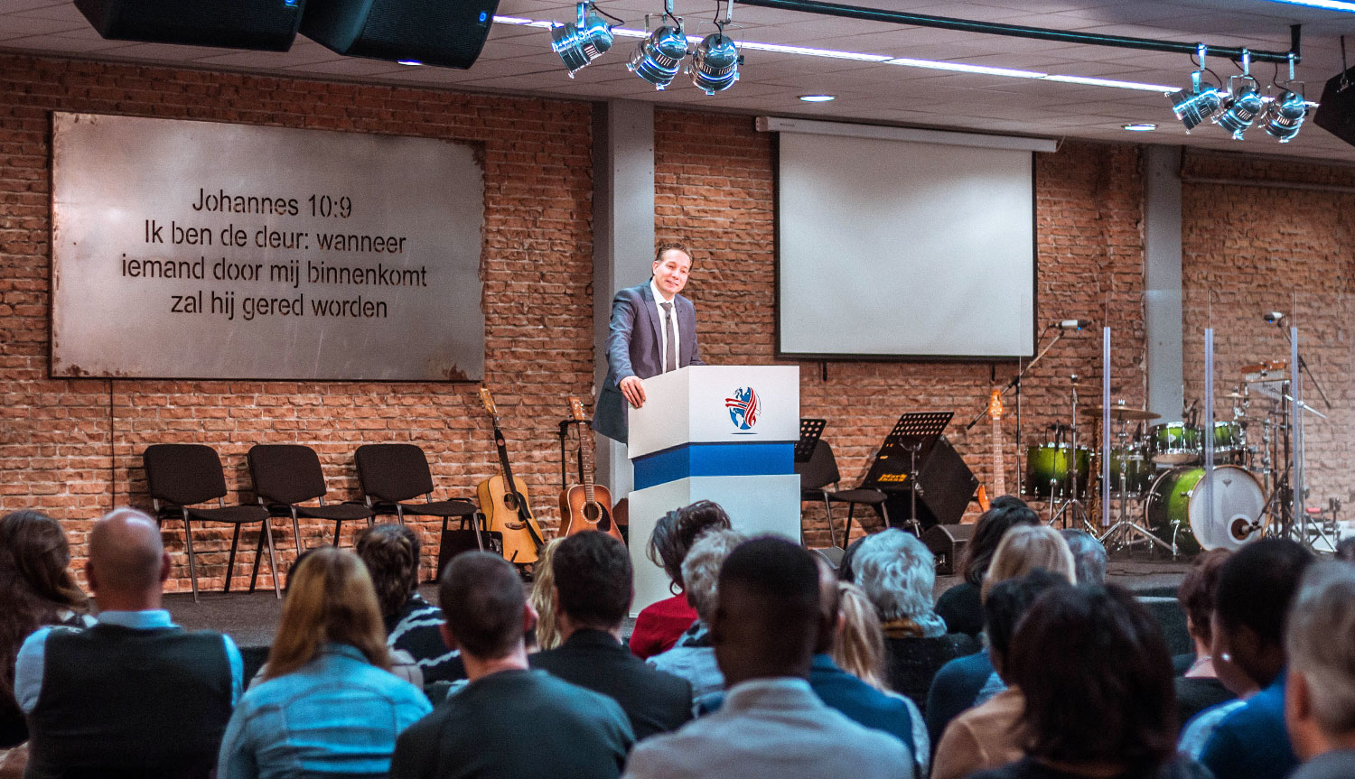 Reguliere kerkdienst bij Evangelie Gemeente De Deur in Den Bosch